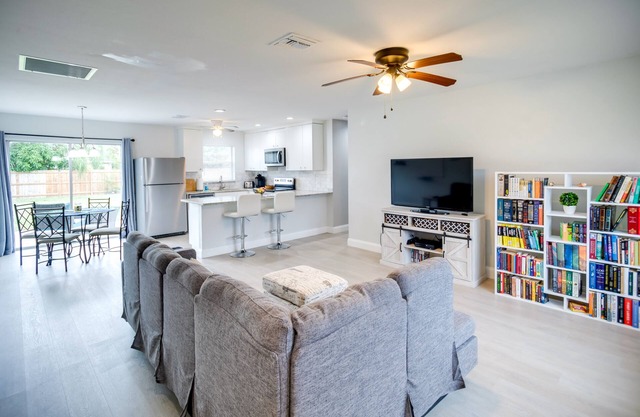 Fort Myers Vacation Home w/Patio ~ 14 Mi to Beach
