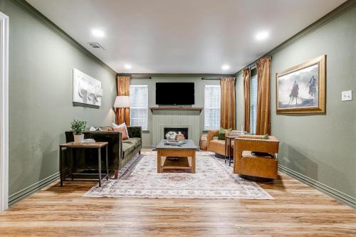 Fort Worth Cottage Retreat