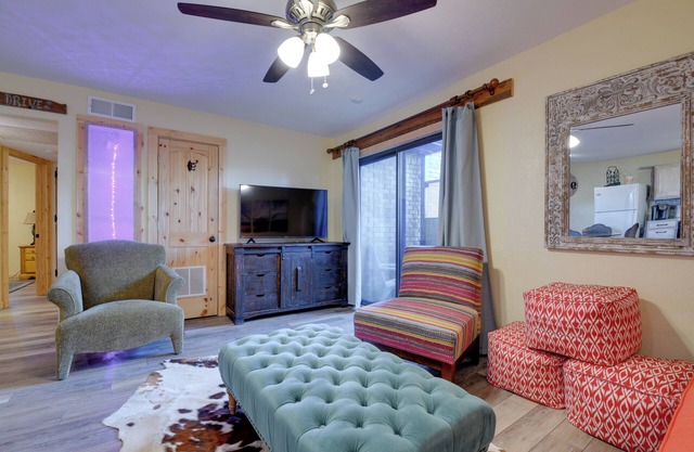 Fort Worth Home w/Patio: 5 Mi to Dtwn!
