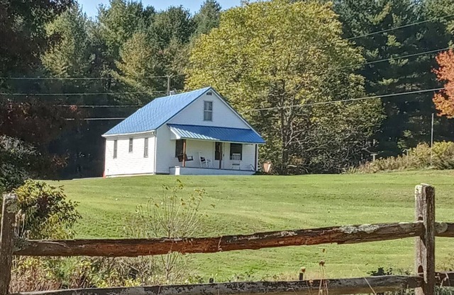 Four Acre Farmhouse with Spectacular Mountain Views