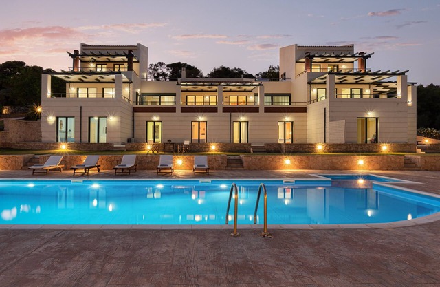 Four Bedroom, Five Bathrooms with Communal Pool