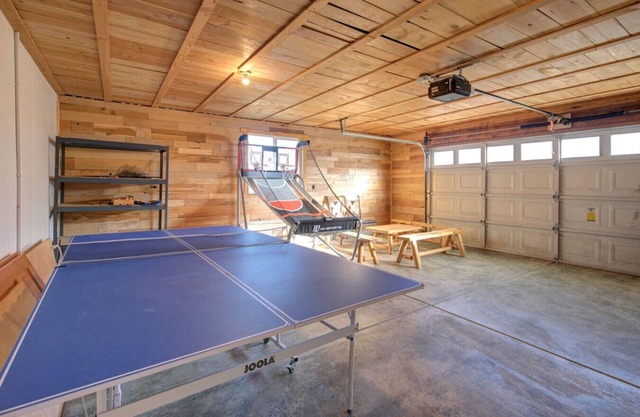 Four Bedroom Home with Hot Tub and Views
