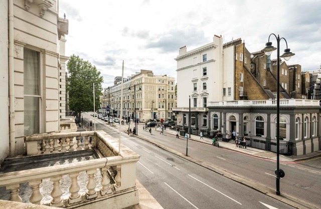 Four Beds by the Station