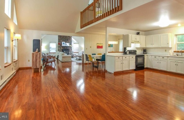 Four Season Getaway!!! Newly Renovated large home, Amenity filled community.
