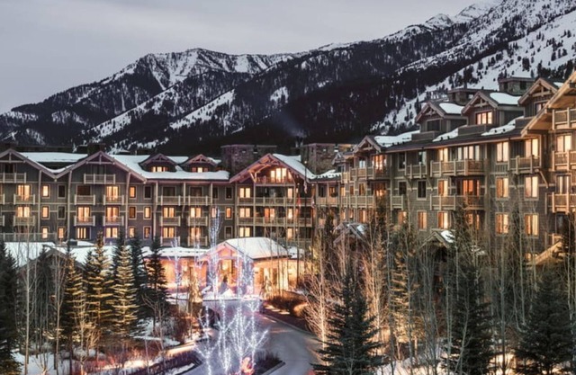 Four Seasons Jackson Hole 2 bed/2.5 bath residence