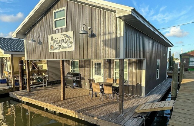 Fowl Hooked Lodge Houseboat in Venice Marinan Sleeps 8 3 Bedrooms 2 Full Bath