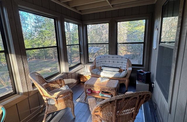 Fox Creek - Secluded Cabin with Hot Tub - New Owner!