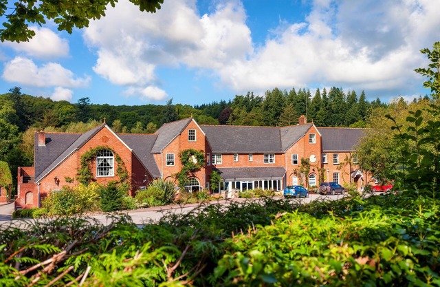 Fox & Hounds Country Hotel