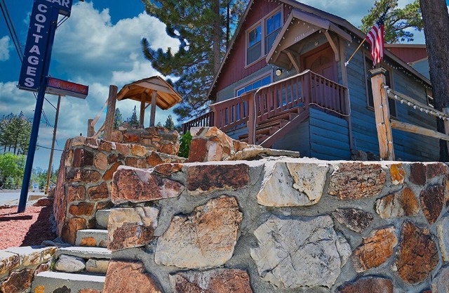 Fox n Bear Cottages Pet Friendly Sleeps 31