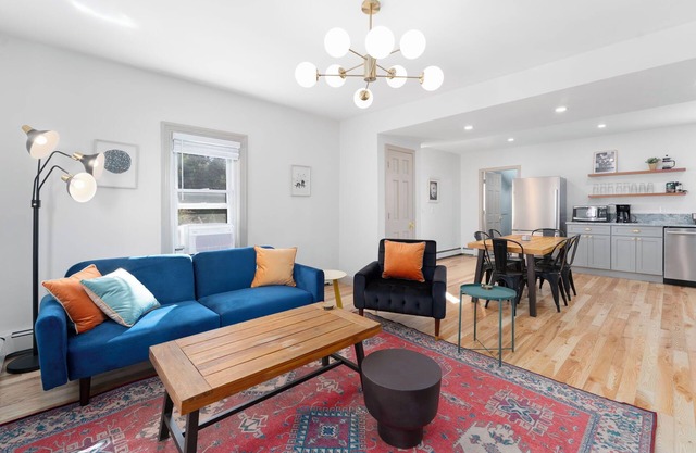 Fox Point House: Walk to Brown/RISD + Free Parking for Up to 3 Cars!