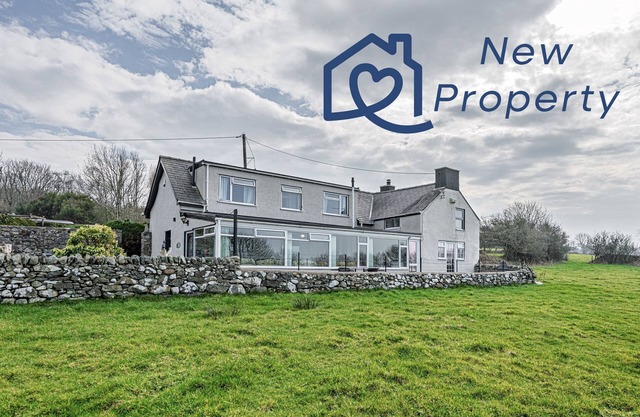 Fox's Lair Farmhouse - sleeps 6 guests in 3 bedrooms