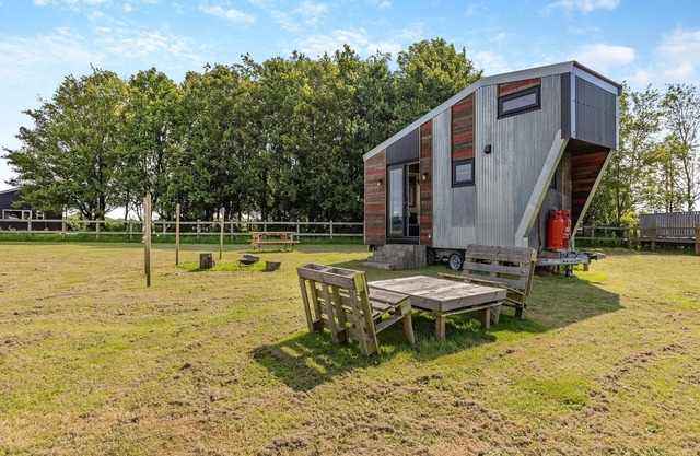 Fox Tiny House- UK47395
