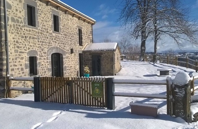 Gite Neuvéglise-sur-Truyère-Sériers, 3 bedrooms, 6 persons