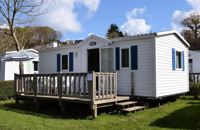 Flower Camping Les Chevaliers de Malte * - Standard mobile home 29 m2 (2ch-4/5 pers) + TV + terrace 4 to 5 people - 4 pers. included in the tariff