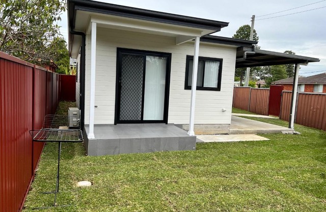 Fragrant Home-68A Brand New 2 rooms House with beautiful private garden and entrance,5G wifi