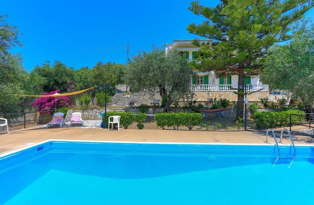 Fran Apartment: Cozzy apartment with a shared pool, breakfast options and close to the beach
