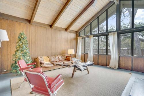 Frank Lloyd Inspired 3BR - 1'35 Acres & Firepit