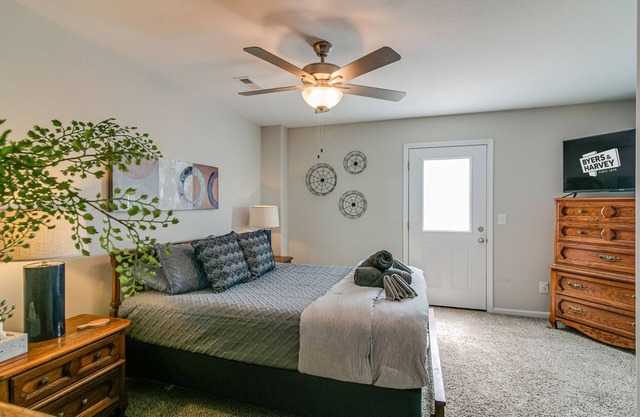 Franklin Haven by Johnathan (1010 Franklin, #A)