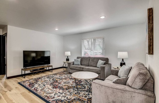 Franklin House. Minutes from Downtown Eau Claire