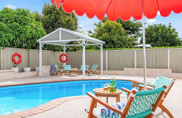 Fraser Coast Modern Beach House 4BR – King Bed, Pool, WiFi Relax & Recharge