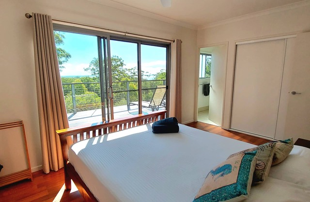 Fraser Island House, stunning Sunset views, 5 bed/2.5 bth, pool table, 13 guests