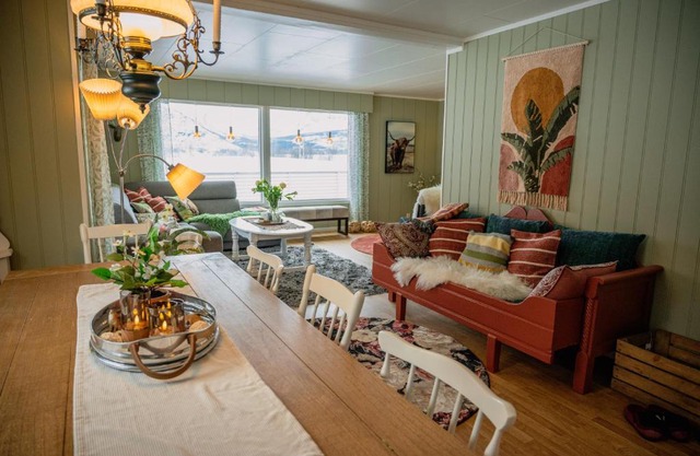 Fredfullt hus ved Oksfjordvannet
