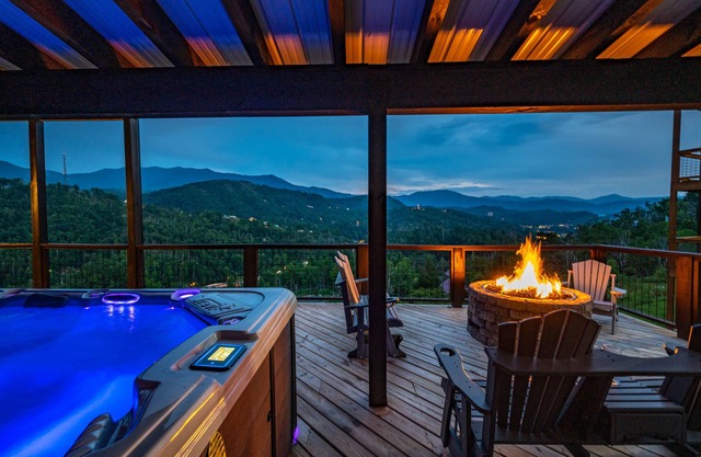 Free Attractions! 180° Views, 10per swimspa, Gas Firepit, Arcade room.