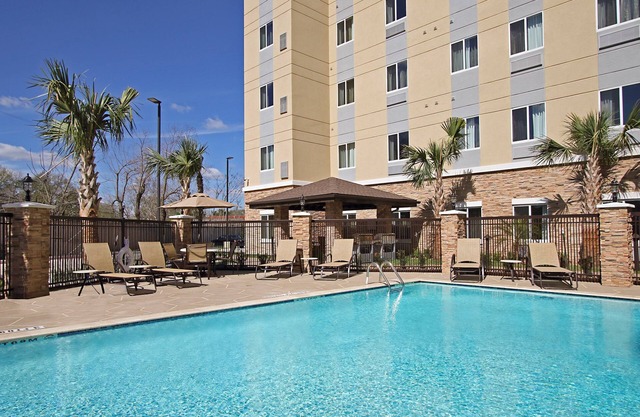 Free Breakfast + 24 Hour Fitness Center + Outdoor Pool | Close to Houston Medical Center