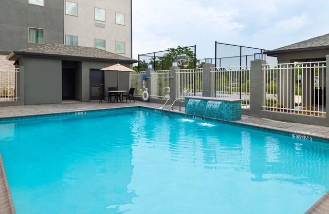 Free Breakfast. Outdoor Pool. King Suite.