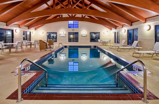 Free Breakfast. Pool & Hot Tub. Near UW-Madison!