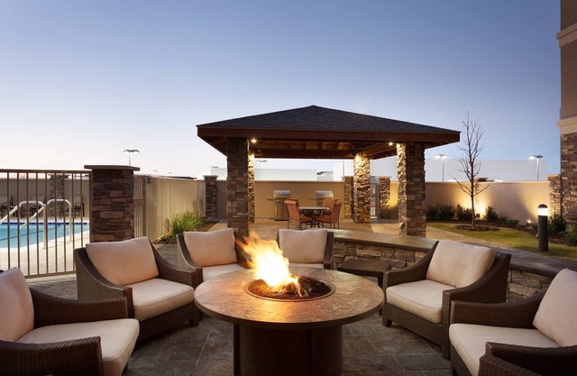 Free Breakfast. Pool. Quick Drive to the new Chevron and Oxy campuses! Great for Business Travelers!