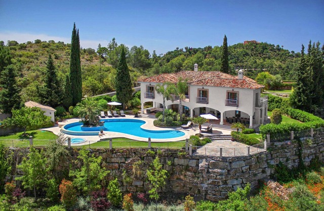 FREE €650 Daily Luxury Pack - 6/7 Bed Villa, 20m Private Pool, Panoramic Views