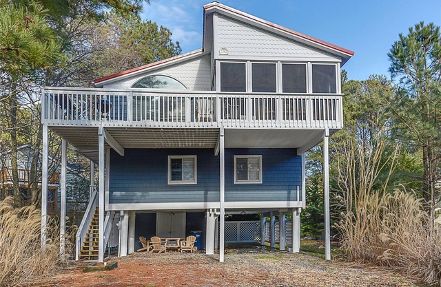 Free Golf at Bear Trap Dunes and MORE! Very nicely decorated 5 bedroom, 2 bath home just one block west of Coastal Highway.