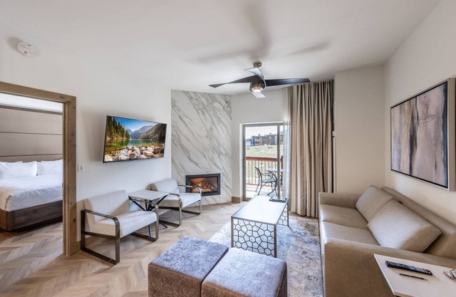 *Free Kayaking* Perfect for Families - Renovated Westgate | 2 King Suites | Pool | Arcade | Hot Tub