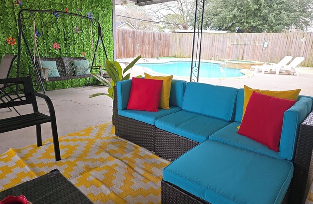 FREE NIGHT! Sleeps 14! Private Pool, Hot Tub