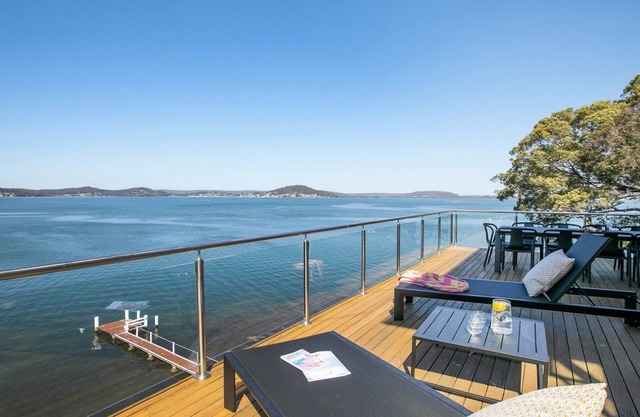*Free Night Stay* Waterfront/pool/fireplace