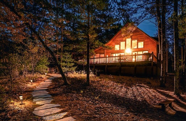 Free nite book wknd offseason Lakehome logcabin hottub fireplace boats sandbeach