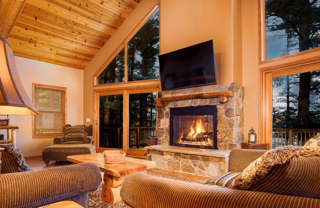 Free nite w/wknd off season lakehome boats pier fireplace hottub sand beach raft