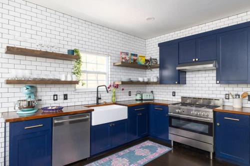 Free Parking 3br East Side - Red Door by Portoro