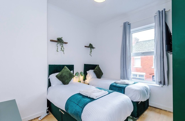 Free Parking | Ashton Park Stay