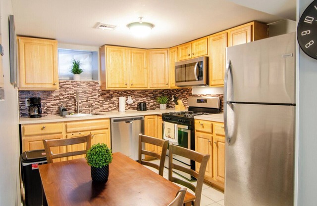 FREE Parking Charming 2-bedroom apartment Near NYC