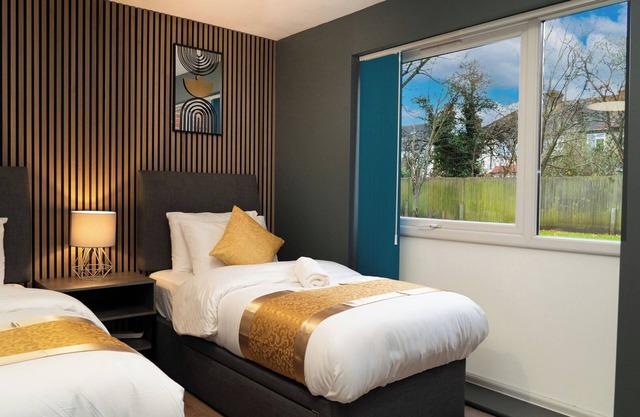 Free Parking Newly Renovated Modern Gem in Harrow