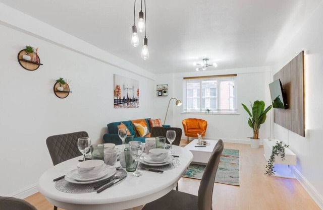 Free Parking | Stunning City Centre Apartment