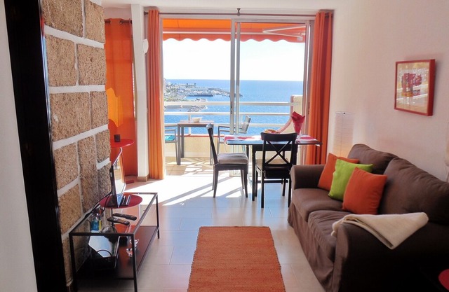 Free views over the Atlantic Ocean, front line of the sea, renovated, wifi