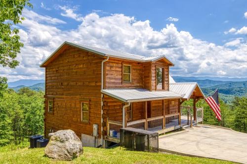 Freedoms View, Game Room & Amazing Views, FREE tickets each paid day, Hot Tub!