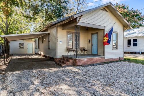 Freetown Hideaway-Private Room Shared Kitchen & Free Parking