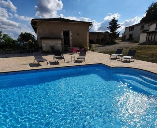 French Farmhouse Retreat with pool & superb views.