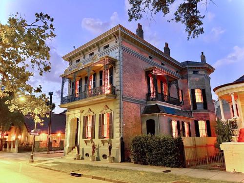 French Quarter Lanaux Mansion Bed and Breakfast