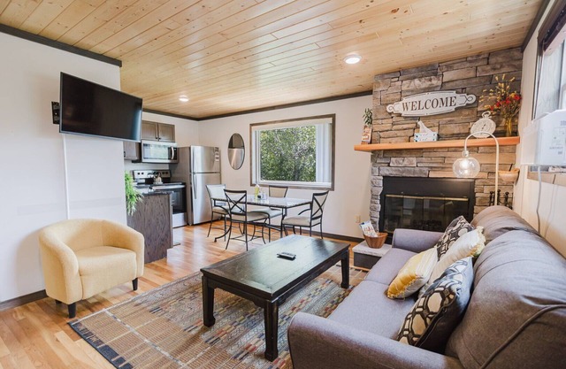French River Suite w/Sauna & Fire Pit