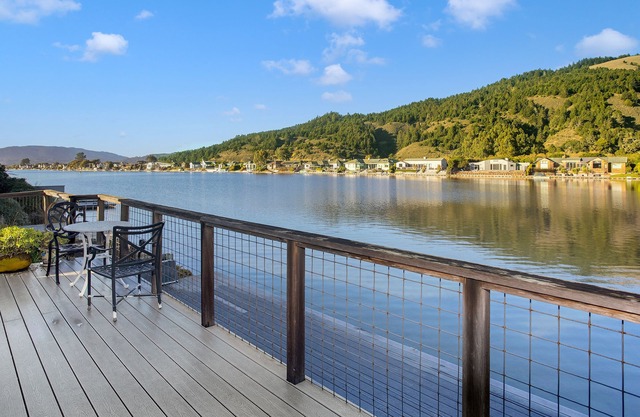 Fresh and Tranquil, Dog Friendly Lagoon Home